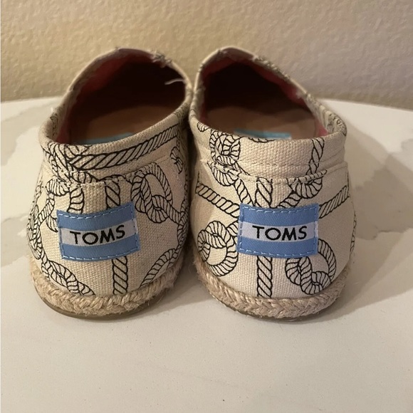New Never Worn TOMS SHOES SIZE 9 Slip On Womens Flats Casual Beige Rope Design - Picture 6 of 7